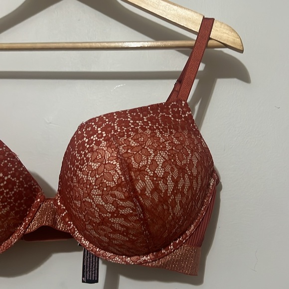 Victoria’s Secret Push-Up Bra - Picture 3 of 9